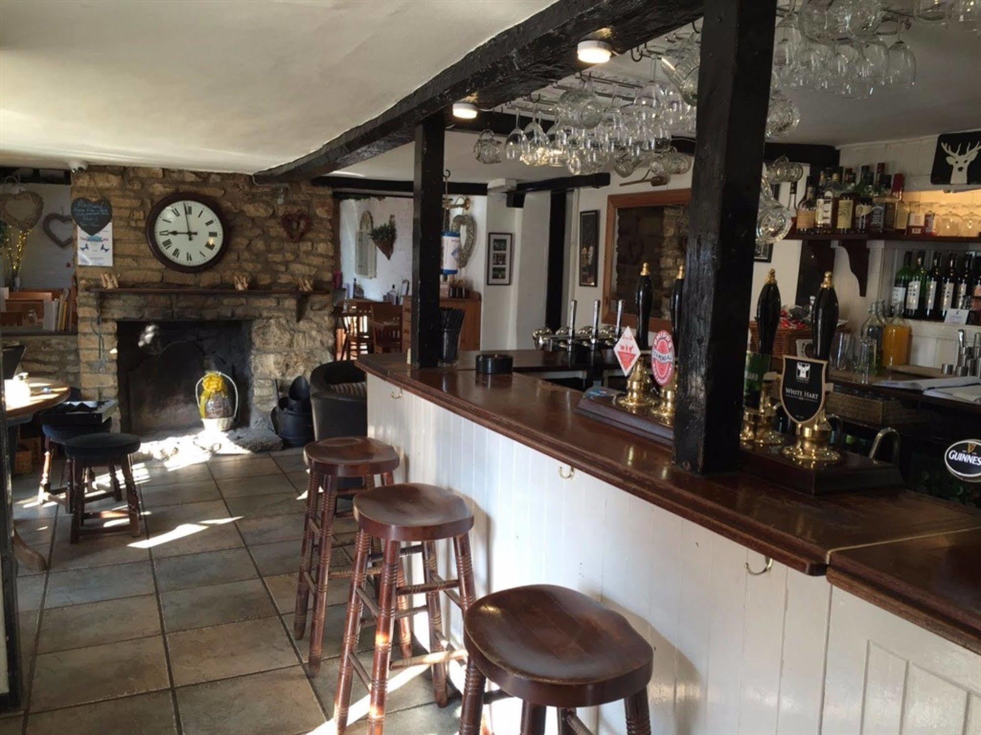 The White Hart Hotel Sherington Exterior foto