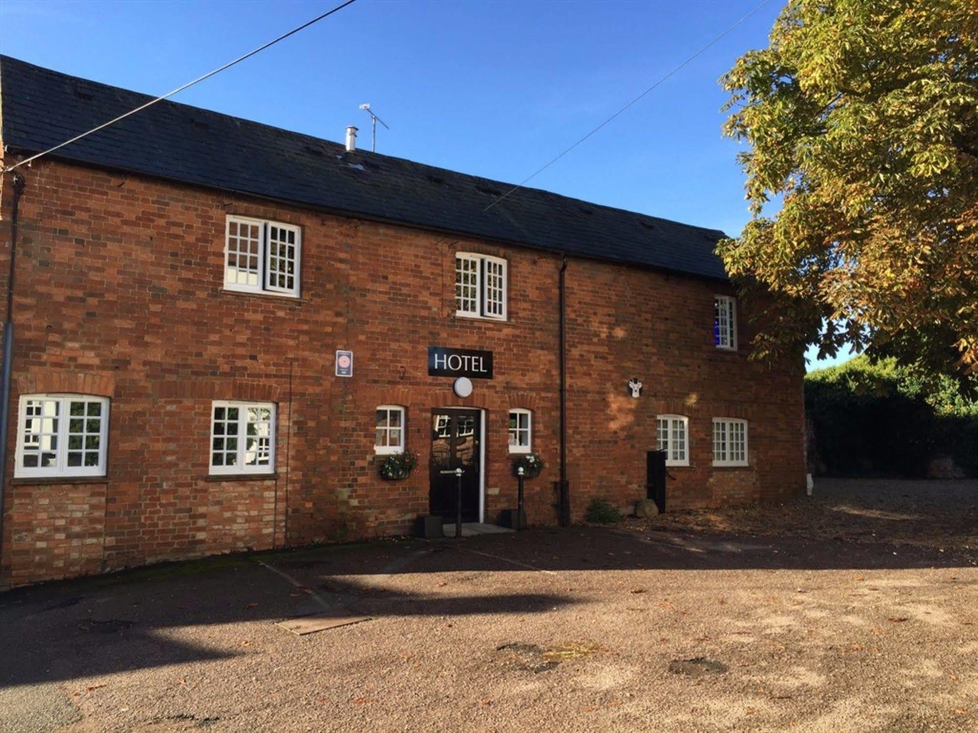The White Hart Hotel Sherington Exterior foto